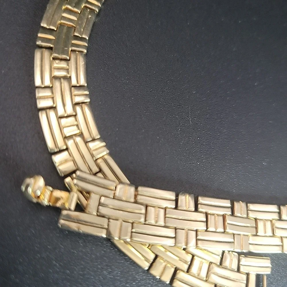 Vintage Crown Trifari Gold Brick Link Choker Necklace 15‎ Inch Old Money